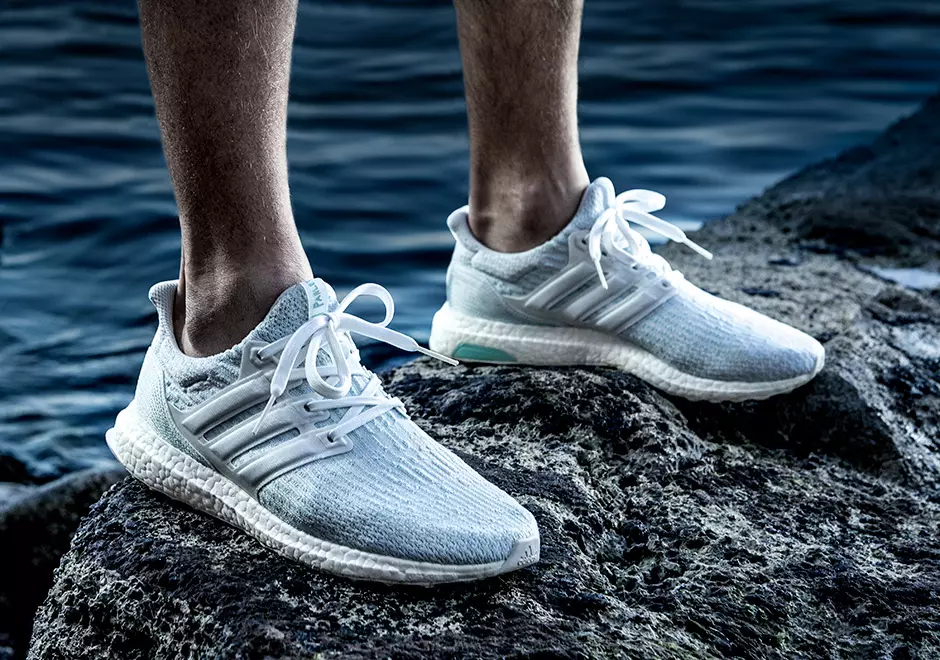 Koleksioni zbardhues i koraleve Parley adidas Ultra Boost