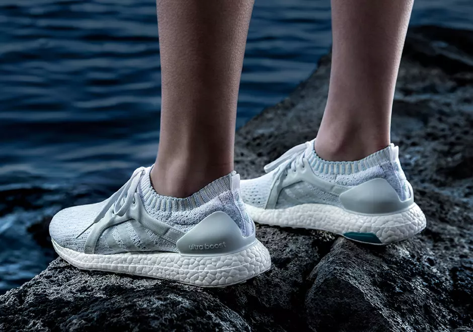 Bộ sưu tập tẩy trắng san hô Parley adidas Ultra Boost