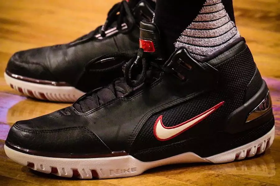 Următorul Nike LeBron Retro va fi lansat în decembrie