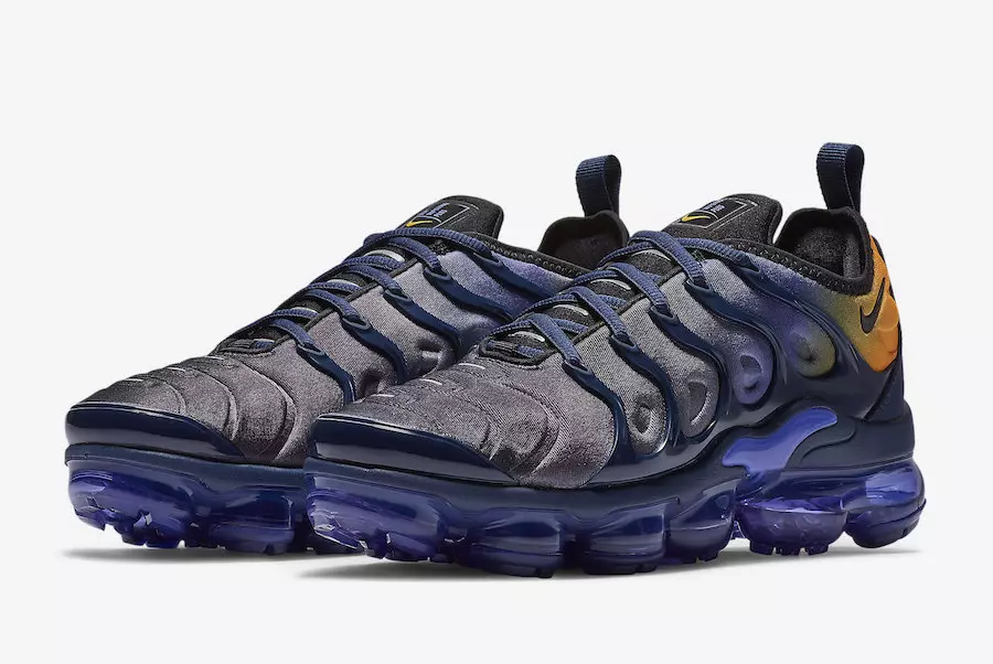 Questa Nike Air VaporMax Plus sfuma dal blu all'arancione