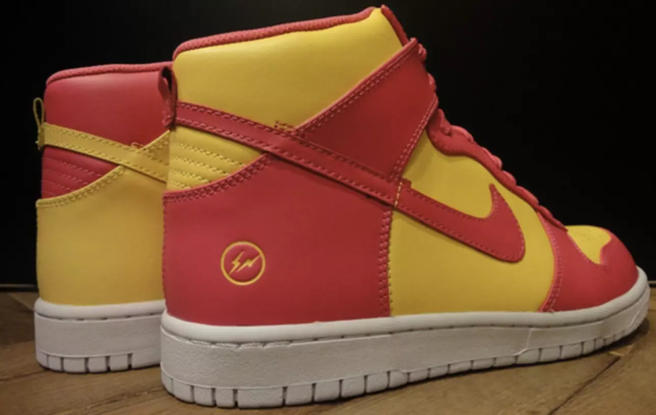 Дата на издаване на фрагмент Nike Dunk High London