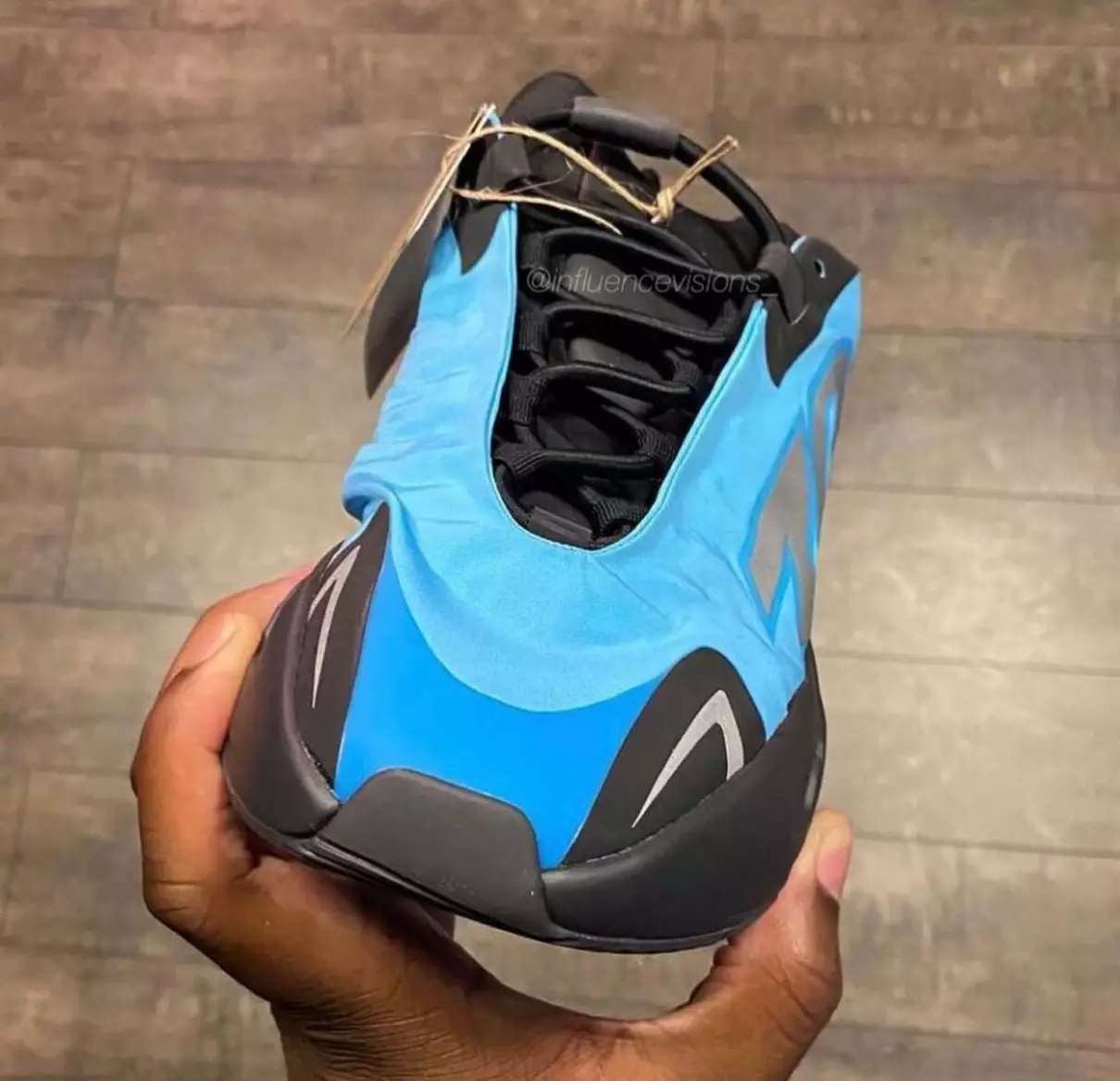 Adidas Yeezy Boost 700 MNVN Bright Cyan Дата випуску Ціна