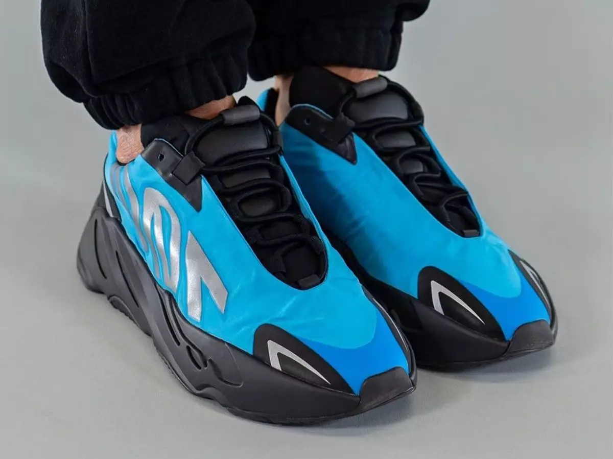 Adidas Yeezy Boost 700 MNVN Bright Cyan GZ3079 Izlaišanas datums uz kājām