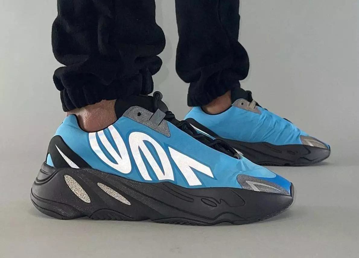 adidas Yeezy Boost 700 MNVN Bright Cyan GZ3079 תאריך יציאה על הרגליים