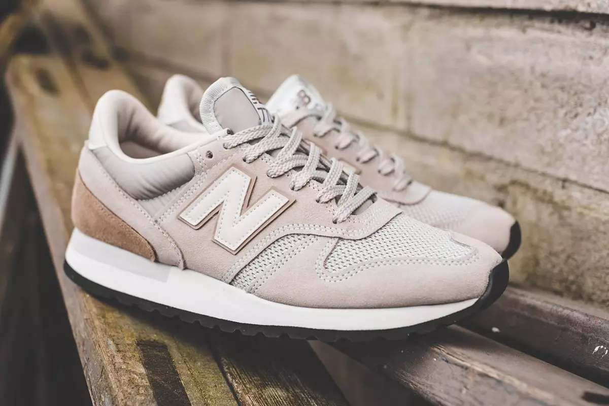 Pacchetto New Balance 770 con tacco marrone