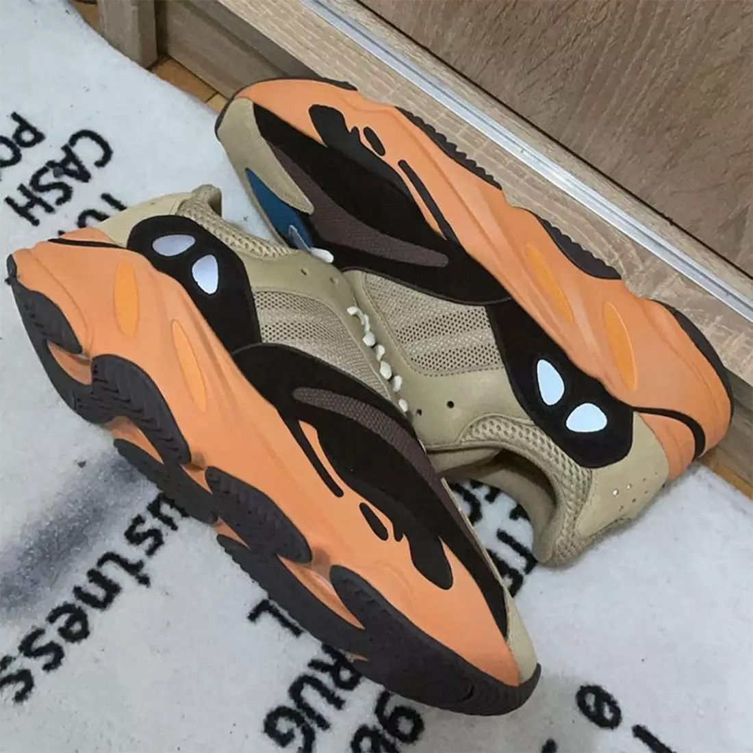 adidas Yeezy Boost 700 Enflame Amber გამოშვების თარიღის ფასი