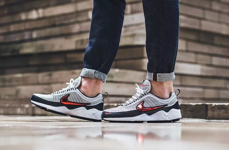 Cluiche Nike Zúmáil Spiridon Retro