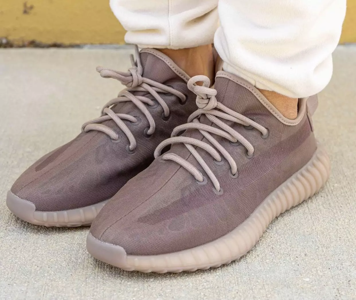 adidas Yeezy Boost 350 V2 Ayak Üstü Mono Mist