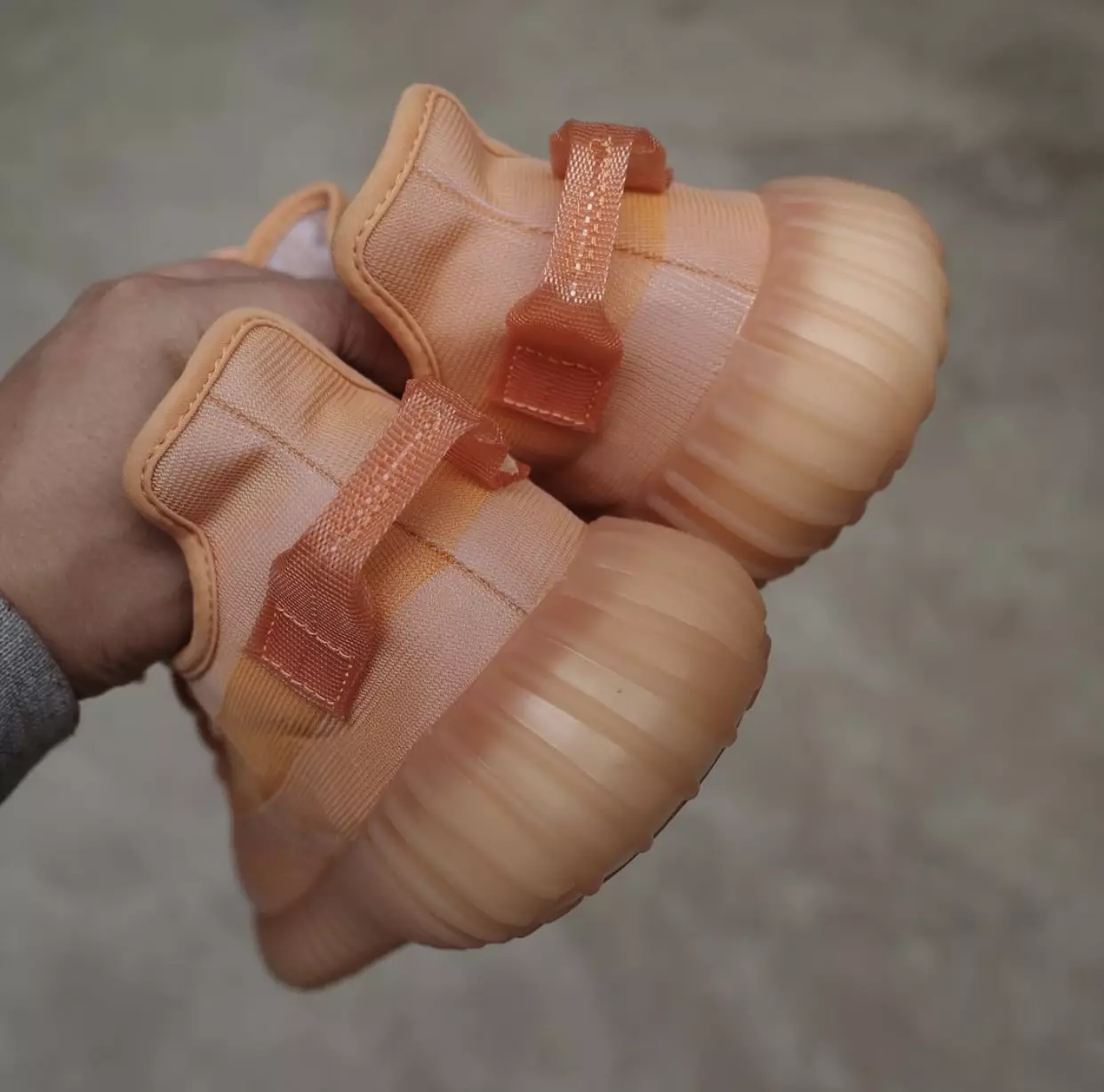 Adidas Yeezy Boost 350 V2 Mono Clay Data de lançamento