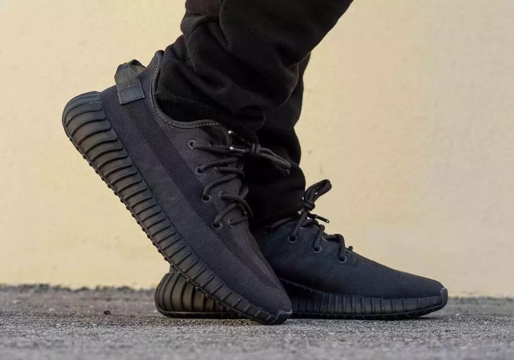 Data lansării adidas Yeezy Boost 350 V2 Mono Black