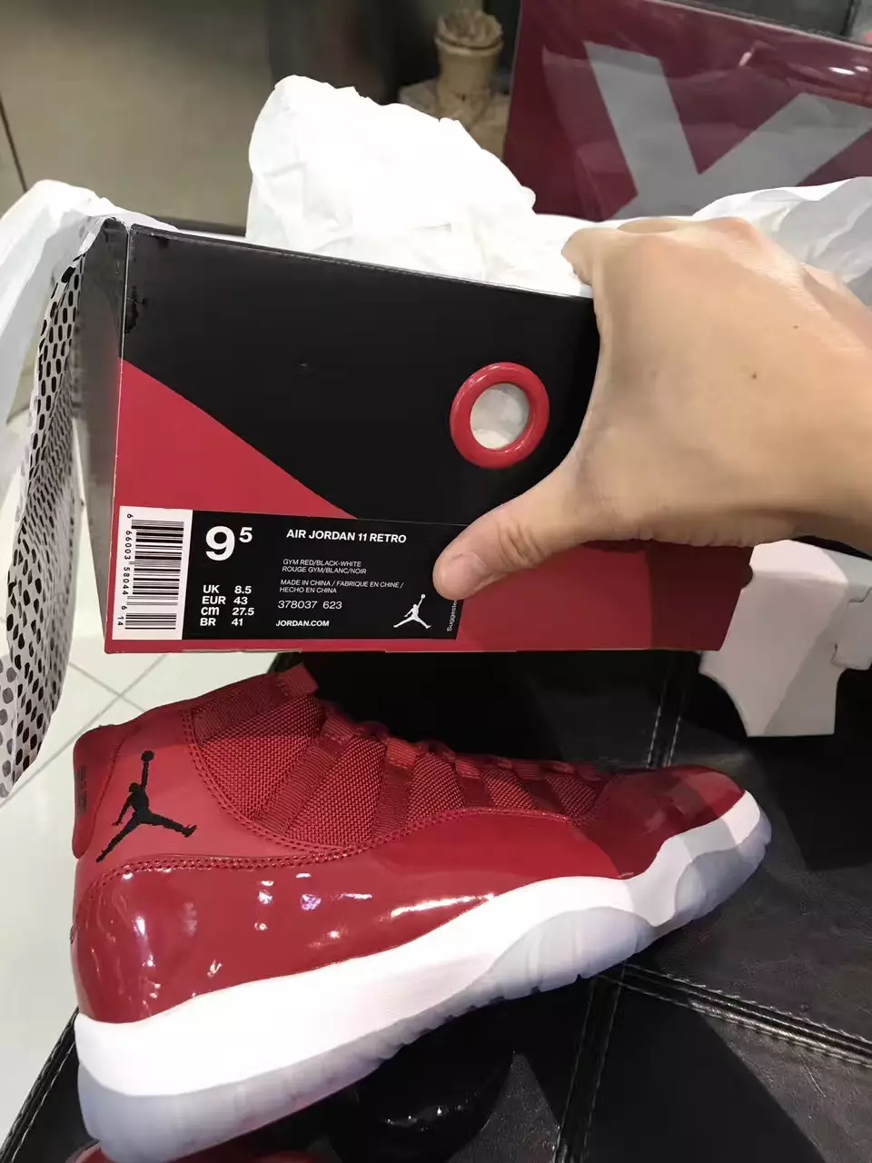 Air Jordan 11 Gym Red пакување