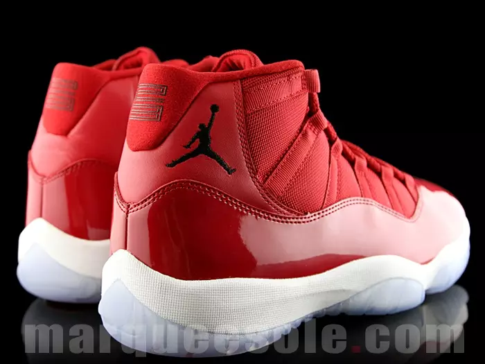 Red Jordan 11 hæl