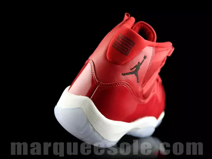 Jumpman rosso Jordan 11 con tacco