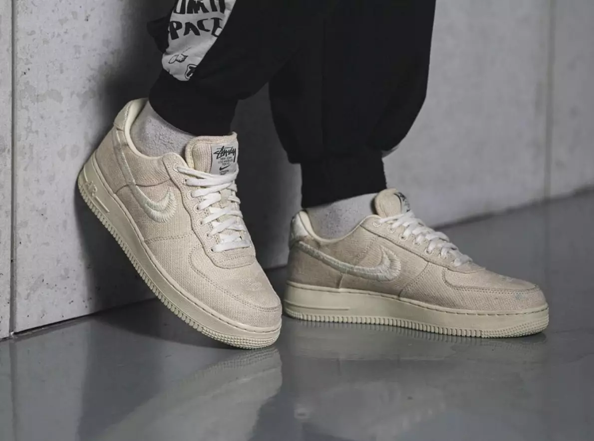 Stussy Nike Air Force 1 Fossil Stone CZ9084-200 Թողարկման ամսաթիվը ոտքերի վրա