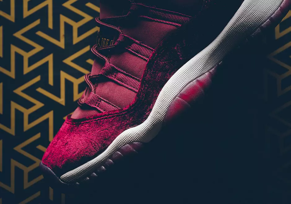 Air Jordan 11 di velluto rosso