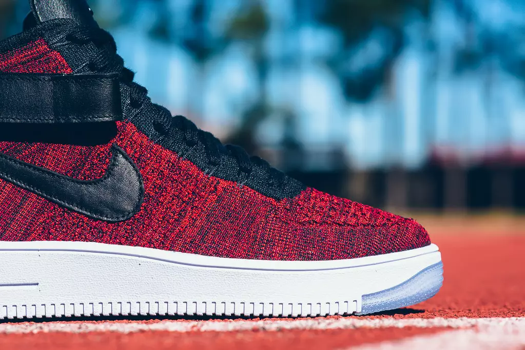 Nike Flyknit Air Force 1 Mid University Röd