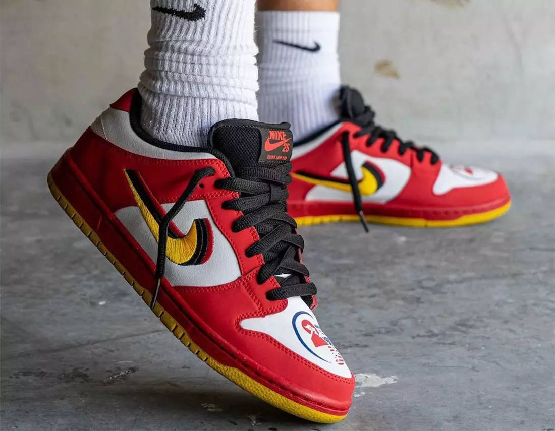 Nike SB Dunk Low Vietnam 309242-307 Megjelenés dátuma lábon