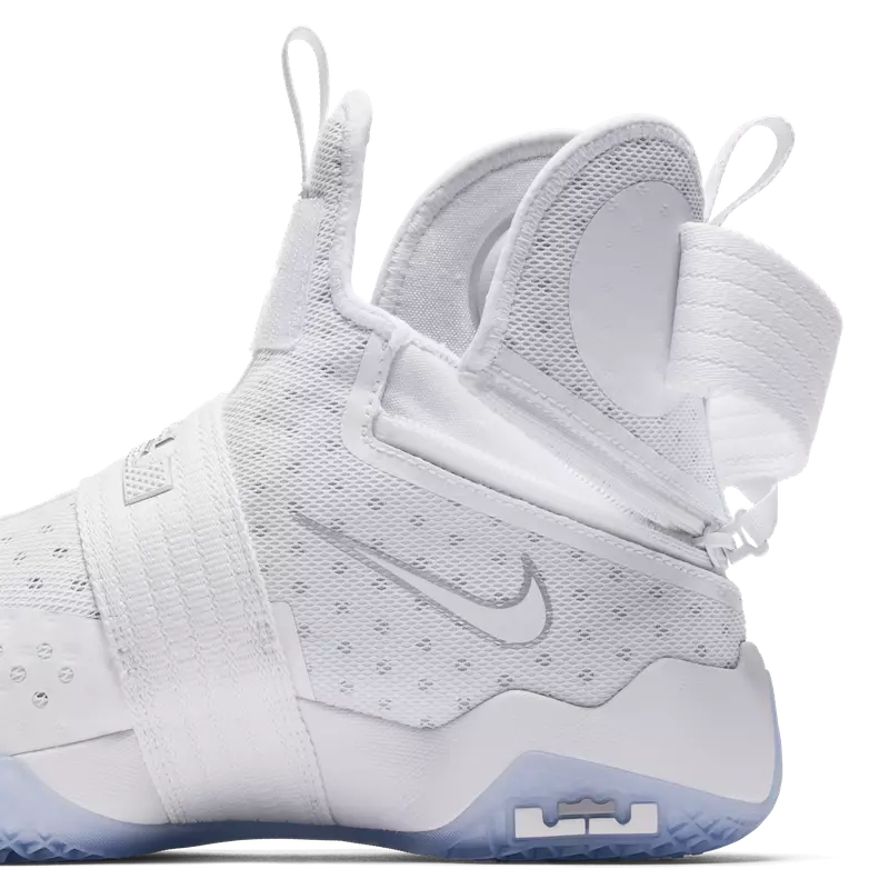 Nike LeBron Soldier 10 FlyEase