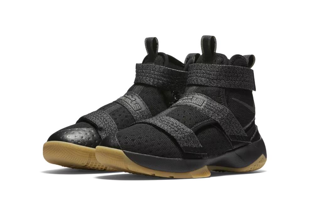 Nike LeBron Soldier 10 FlyEase