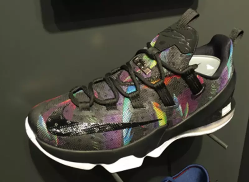 Nike LeBron 13 madalate lilledega piiramatu paraad