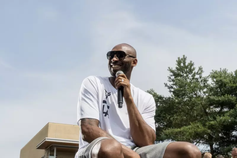 Kobe Bryant comença la seva gira europea Nike