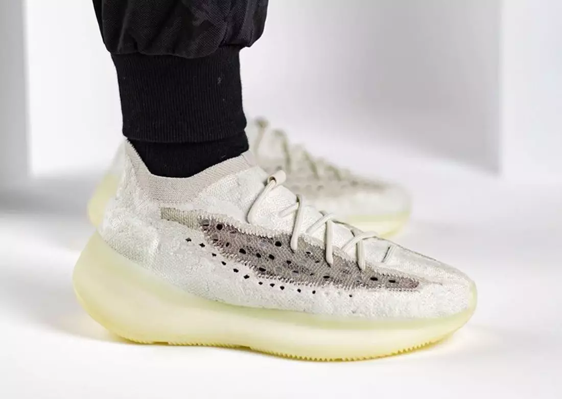 Adidas Yeezy Boost 380 Calcite Glow Datum izdaje na nogah