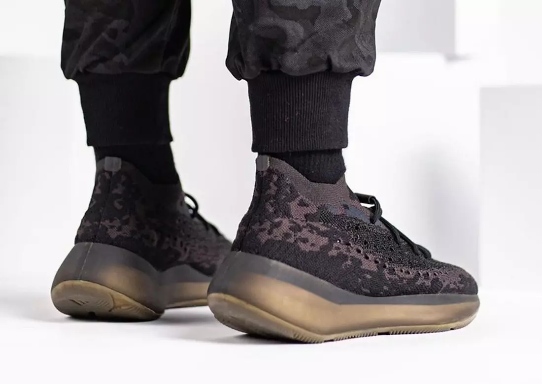 adidas Yeezy Boost 380 Onyx Utgivelsesdato på føttene