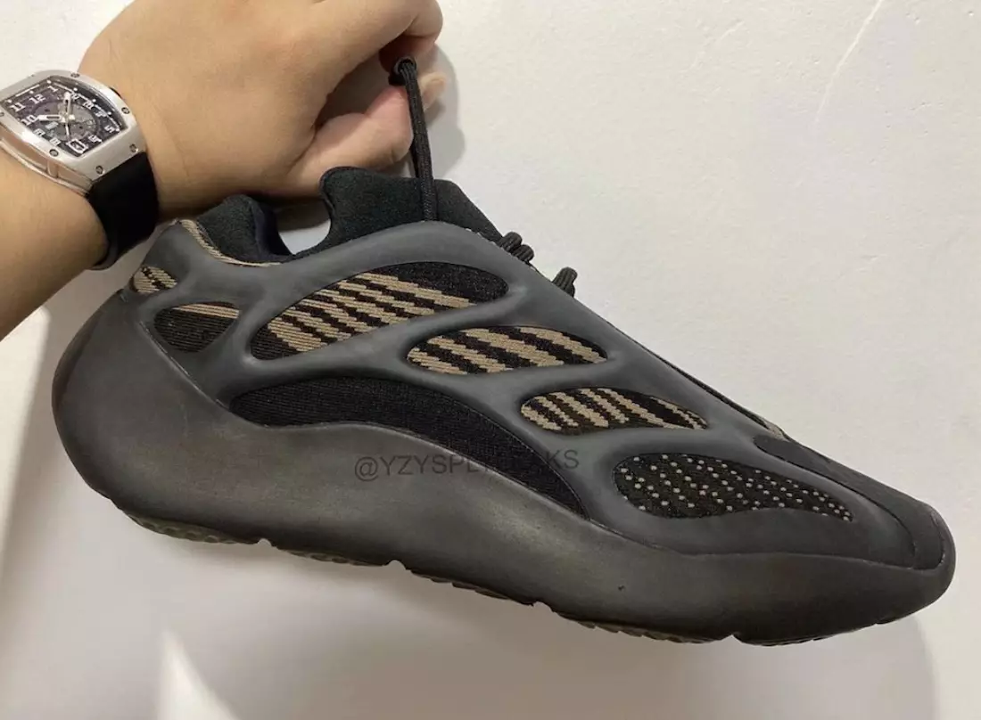 Санаи барориши adidas Yeezy 700 V3 Eremiel