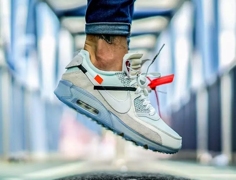 Как изглеждат OFF-WHITE x Nike Air Max 90 на крака