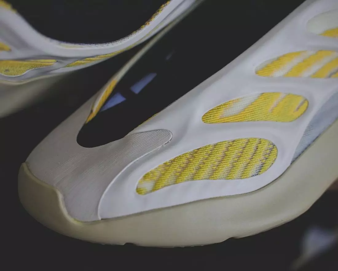 Adidas Yeezy 700 V3 Safflower Megjelenési dátum