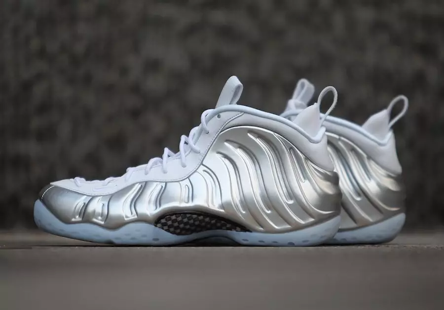 Nike Womens Air Foamposite One White Chrome Sizing