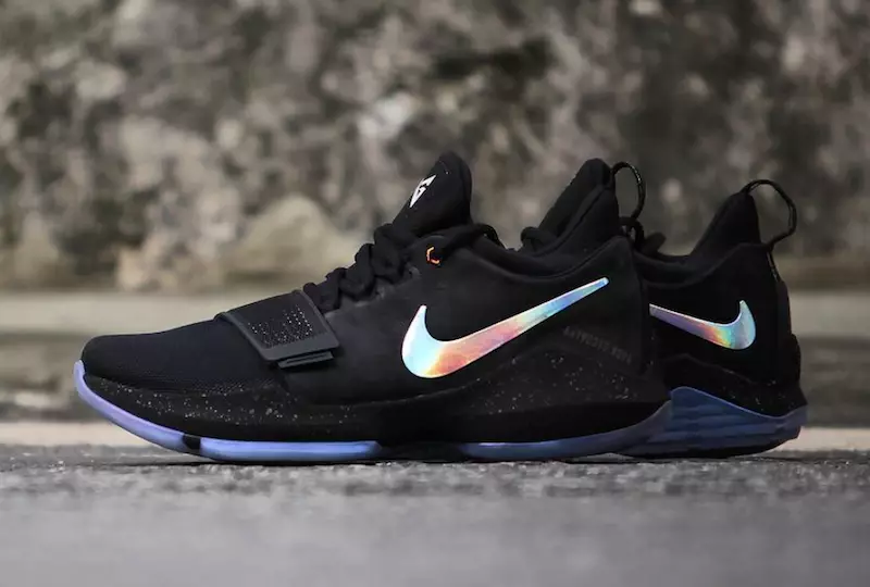 Detailléiert Bléck op den Nike PG 1