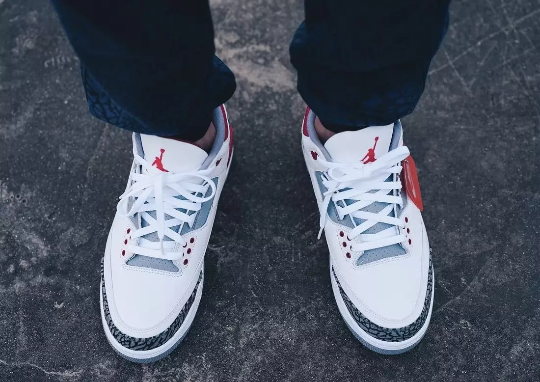 Air Jordan 3 Fire Red DN3707-160 تاريخ الإصدار على الأقدام