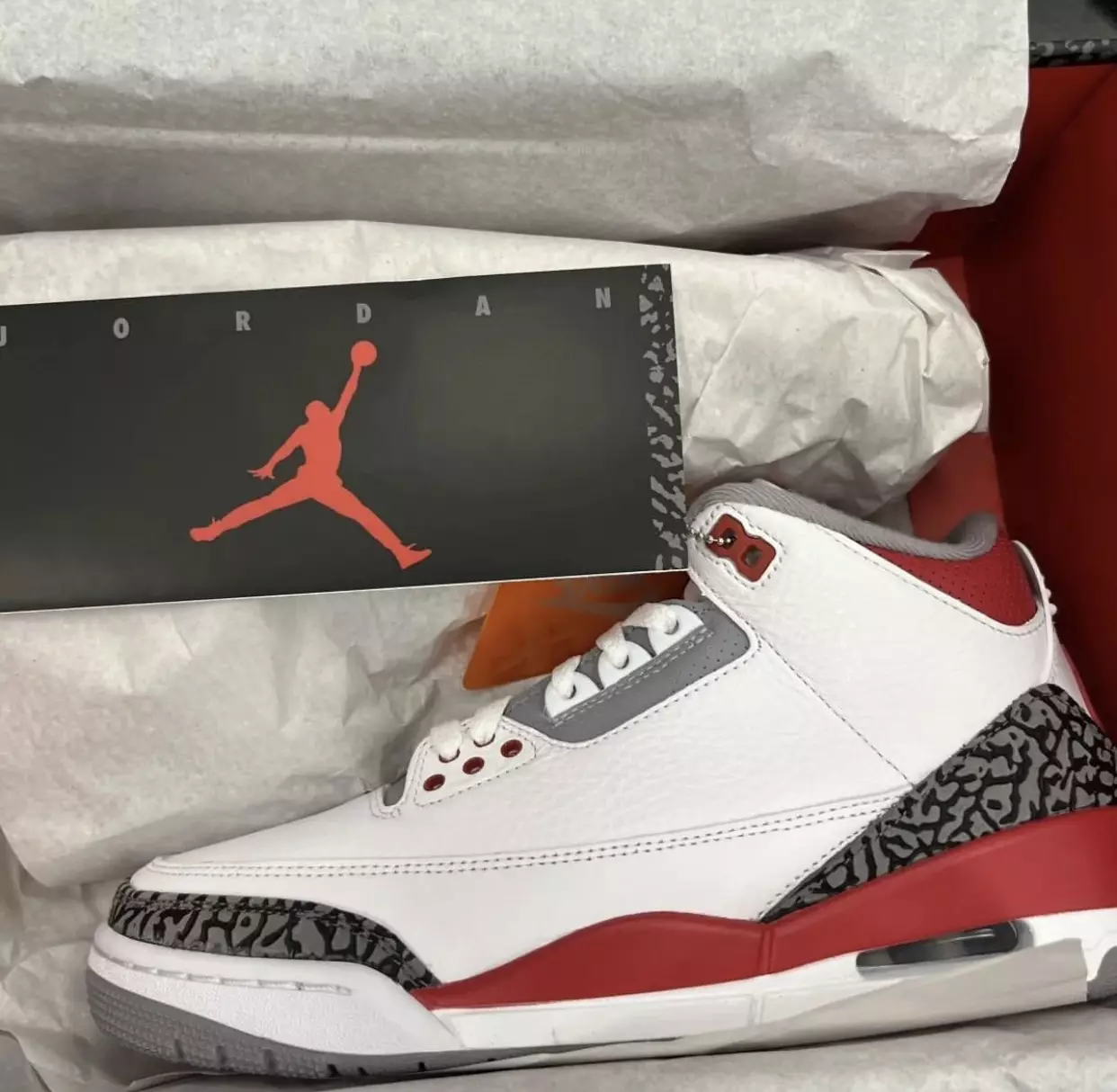 Датум на издавање Air Jordan 3 OG Fire Red 2022 DN3707-160