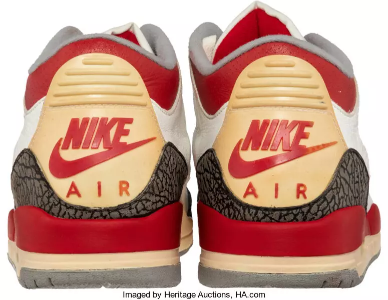 Дата на издаване на Air Jordan 3 OG Fire Red 2022 г