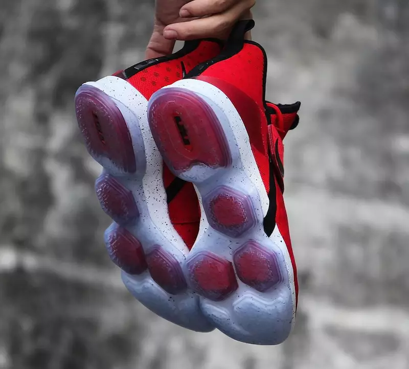 Universitéit Red Nike LeBron 14