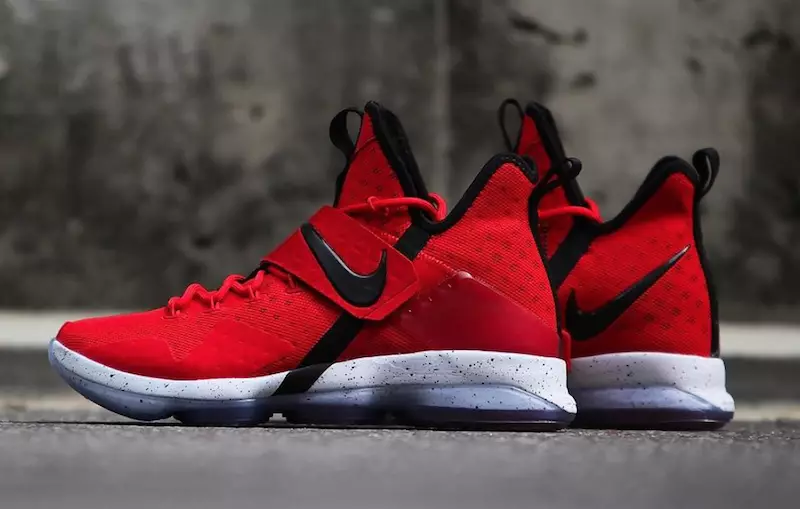 Университеттің қызыл Nike LeBron 14