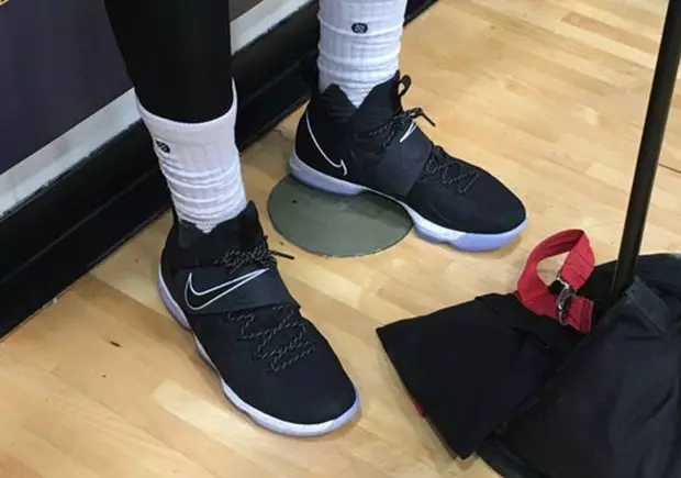 Леброн Джеймс представляет черно-белые кроссовки Nike LeBron 14