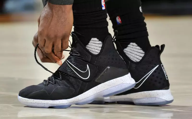 Nike LeBron 14 Hitam Putih