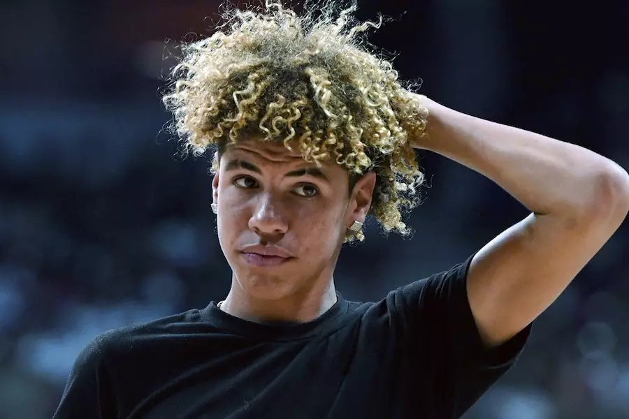 LaMelo Balls signatursko anklaget for å stjele logo