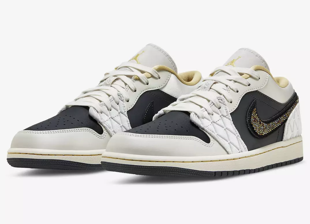 Cette Air Jordan 1 Low est livrée avec des Swooshes perlés irisés