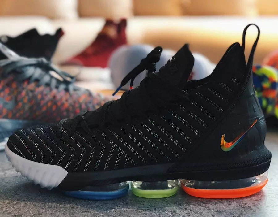 Nike LeBron 16 Мен убада берем, биз үй-бүлөлүк релиз күнү