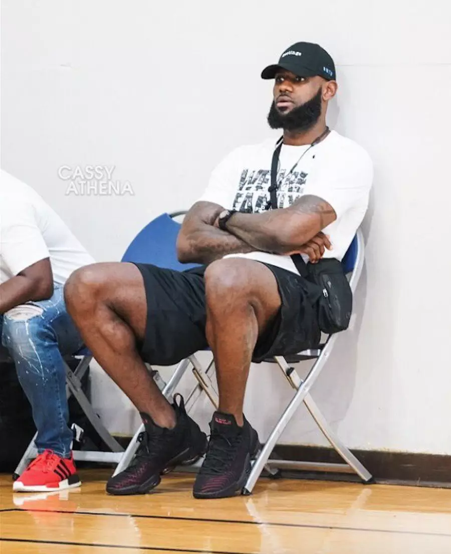 LeBron James Nike LeBron 16 Bred Black University Red Datum vydání