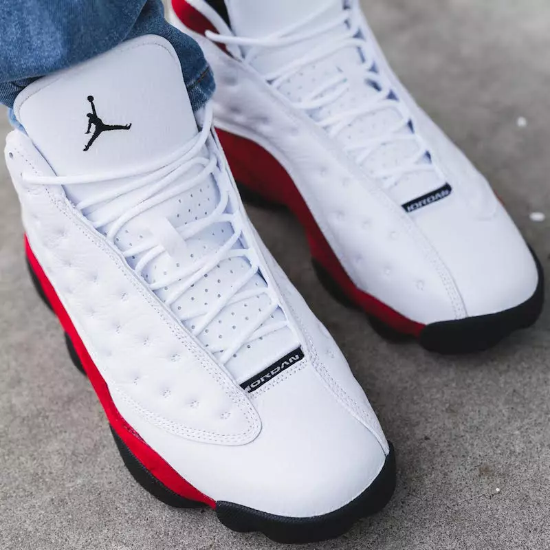 Air Jordan 13 OG Blanco Rojo En Los Pies