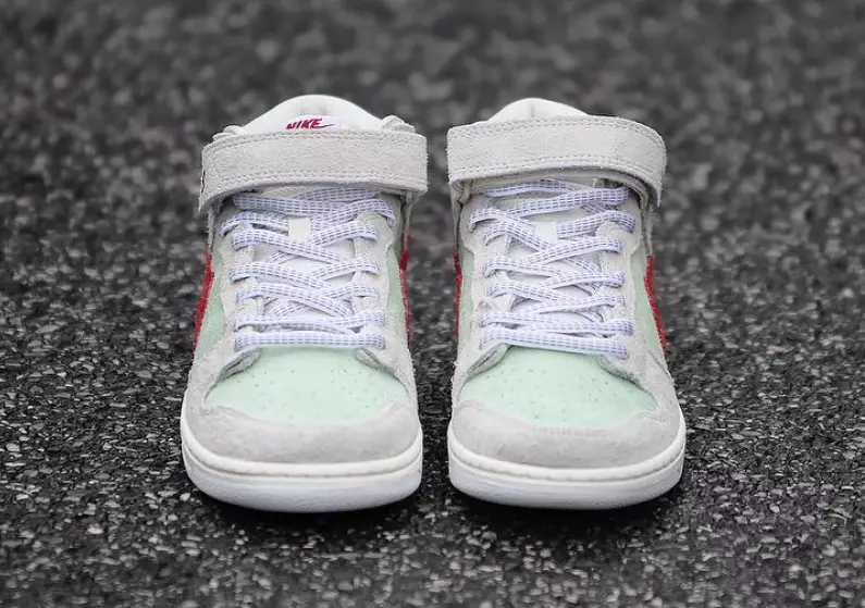 Nike SB Dunk Mid White Widow Tarikh Tayangan