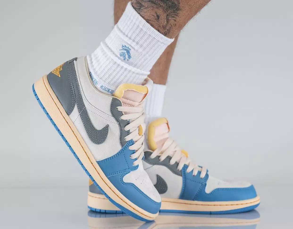 Air Jordan 1 Low DZ376-469 Data ta' Rilaxx