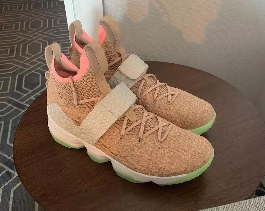 LeBron James が Yeezy にインスパイアされた Nike LeBron 15 を発表