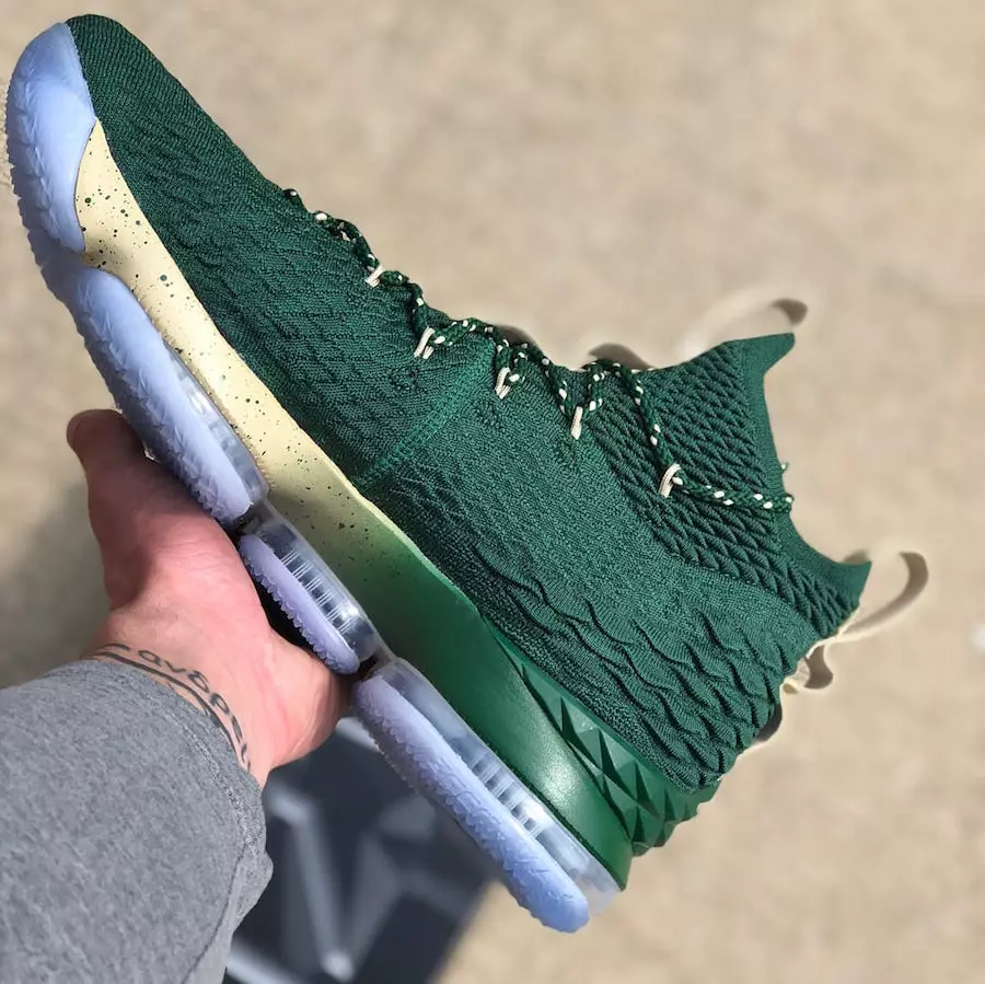 Nike LeBron 15 SVSM PE