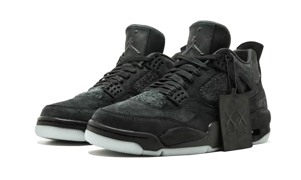 Air Jordan 4 KAWS შავი