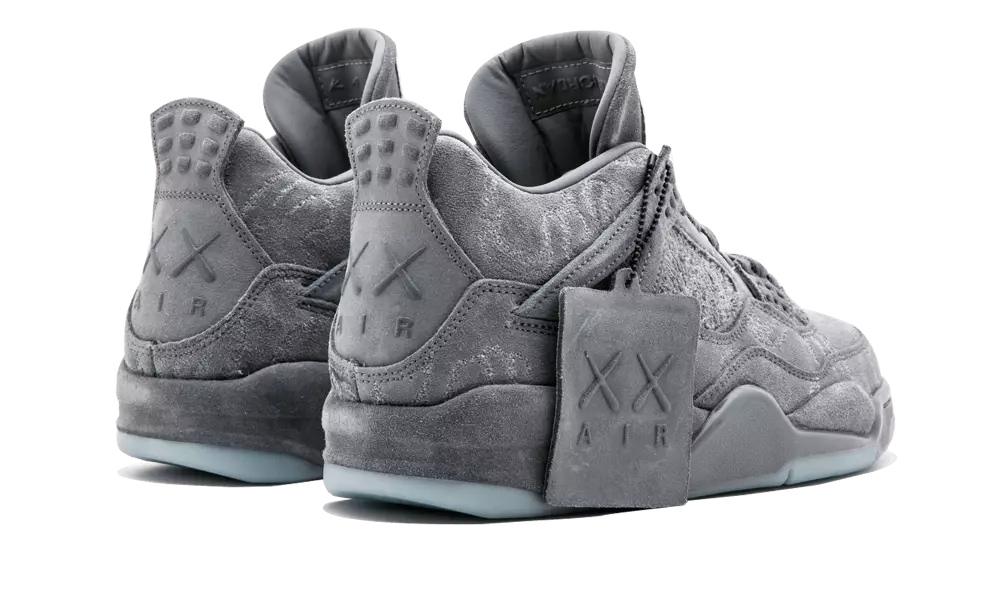 KAWS エア ジョーダン 4 グレー